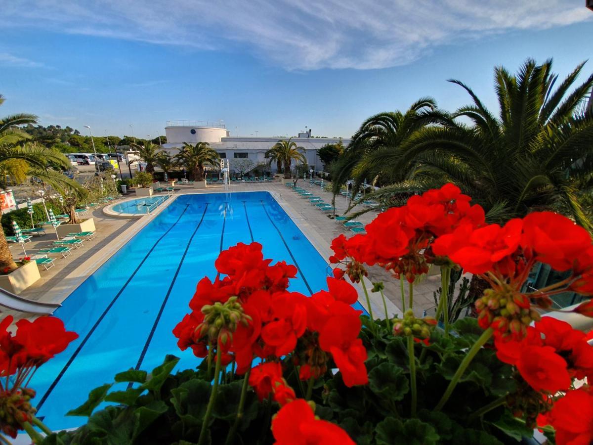 Hotel Cormoran Cattolica Ngoại thất bức ảnh
