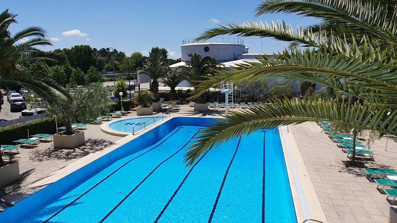Hotel Cormoran Cattolica Ngoại thất bức ảnh